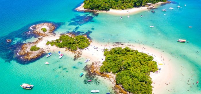 Mar-azul-e-ilhas-paradisíacas-veja-o-que-fazer-em-Angra-dos-Reis-1200x900