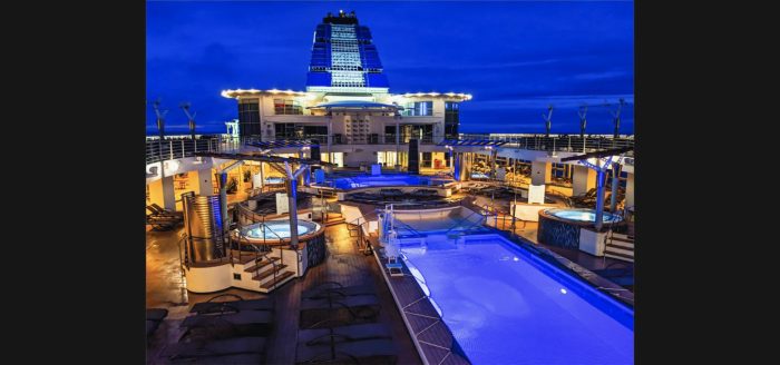 festival-piscina-noturna